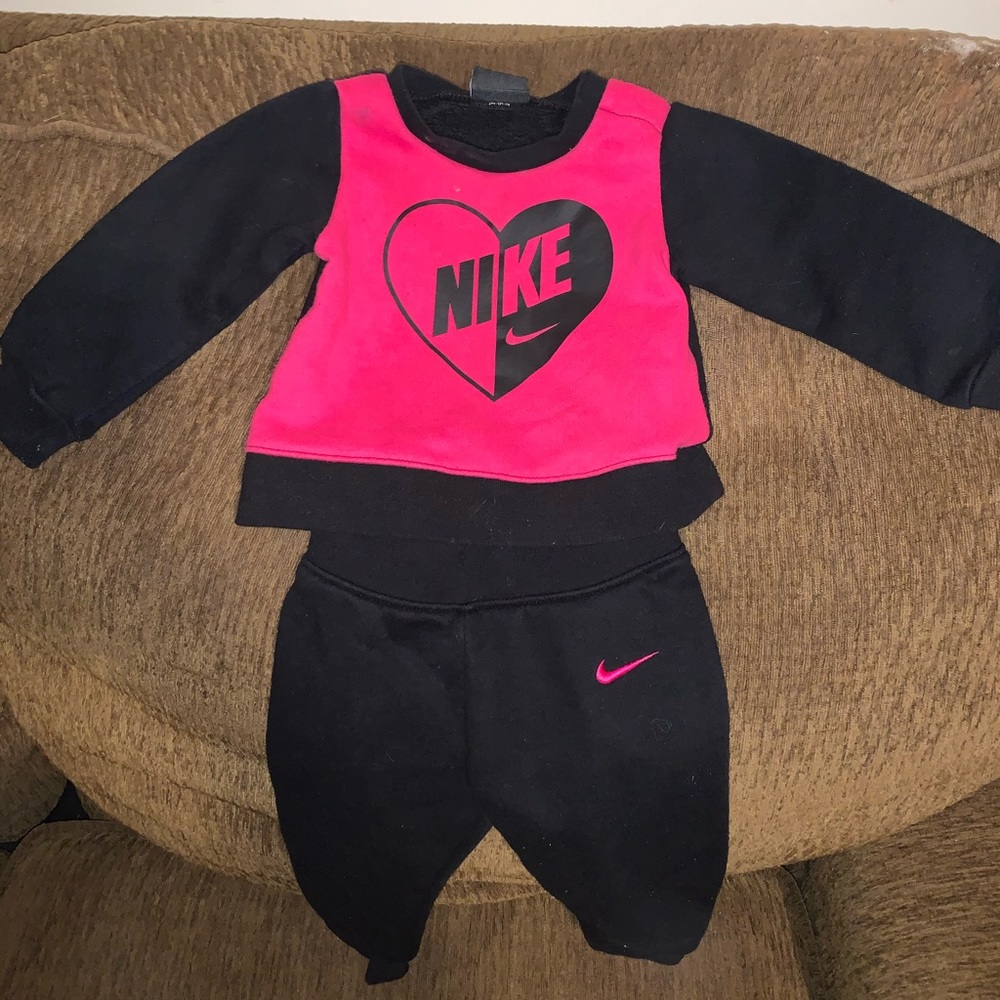 Girls Nike Sweatsuit